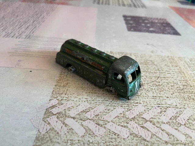 Ancienne Miniature Voiture Camion Citerne BP CIJ France Epave