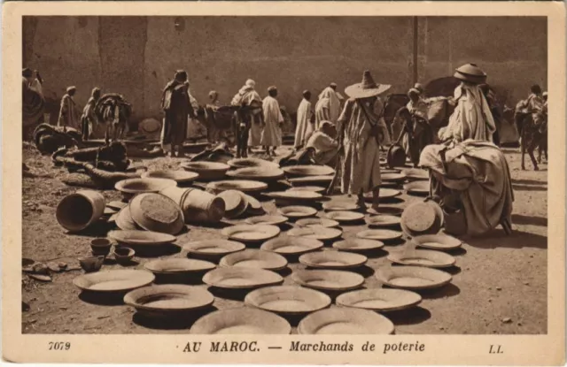 CPA AK marchands de poteries MAROC (23672)