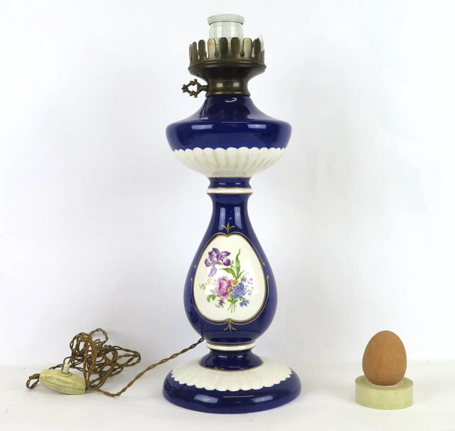 Lampada da Tavolo in Ceramica Traforata a Fiori a rilievo