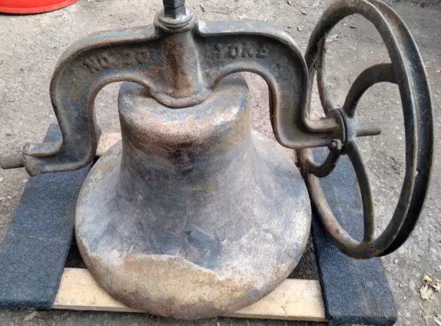 VINTAGE 20" CAST IRON  SCHOOL / CHURCH / DINNER BELL No. 20 YOKE AND CLAPPER