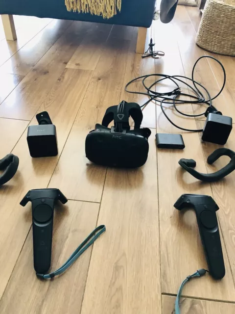Offizielles HTC Vive VR Virtual-Reality-Headset in gutem Zustand mit allen...
