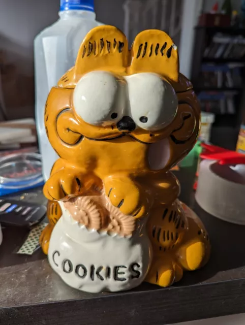 Vintage GARFIELD Ceramic Figural Cookie Jar Hand Painted