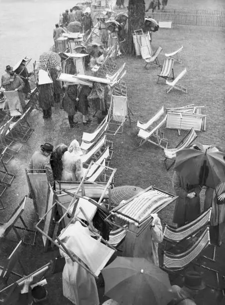 Spectators Sheltering From The Rain At Henley-On-Thames 1948 Old Photo