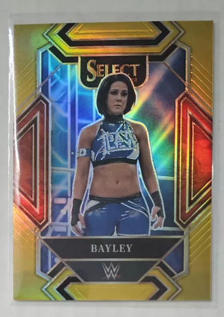 RARO Bayley Gold Prizm/10 - 2022 Panini Select WWE Mezzanine