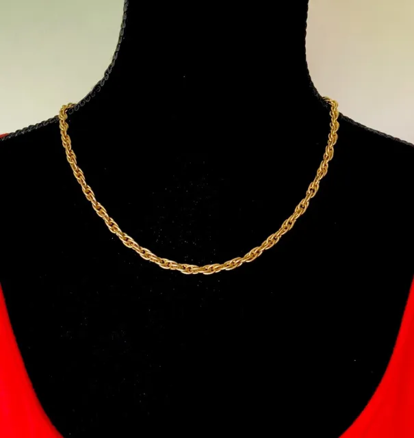 Lovely Vintage Gold Tone Rope Chain.