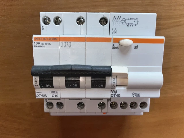 Acti9 iDD40T disjoncteur différentiel tête de groupe 1P N C 32A 6kA 30mA ASI SCHNEIDER A9DX2632 Acti9 iDD40T disjoncteur différentiel tête de groupe 1P N C 32A 6kA 30mA ASI SCHNEIDER A9DX2632