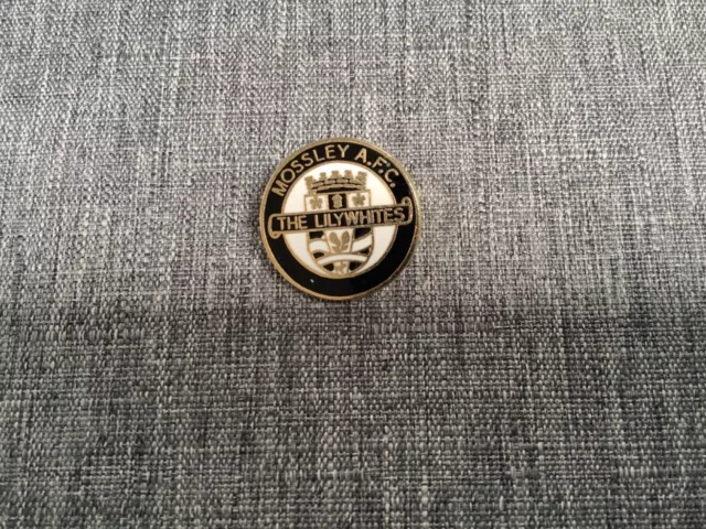 Mossley Afc The Lilywhites Gilt Pin Badge