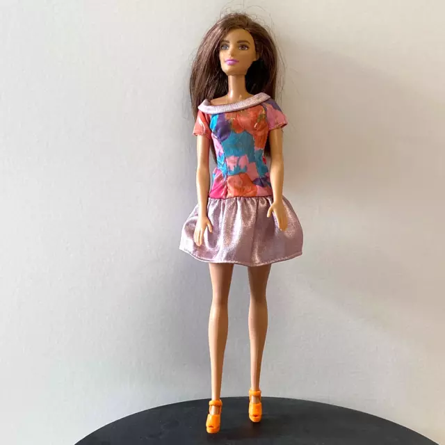 Barbie Mattel Fashionitas Teresa Brunette Hispanic Yeux Bruns China 2015