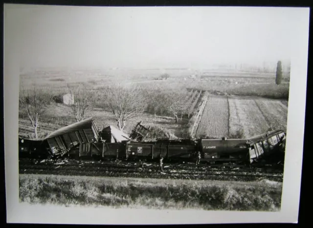 Deraillement De Train De Marchandise / Photo Ancienne / Apres Guerre