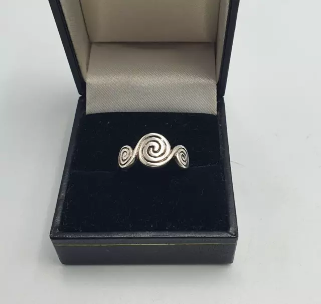 Lovely Vintage Hand Crafted Solid Silver Ring Size M 1/2