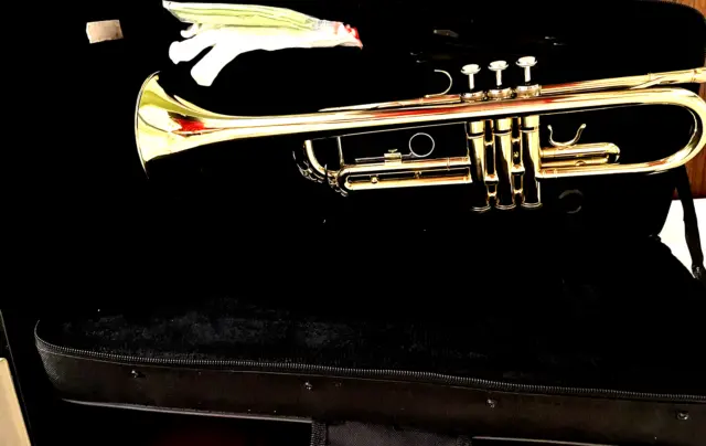 Kaluolin Trumpet TR-8335  Gold  Hard Case Professional Performance Trumpet