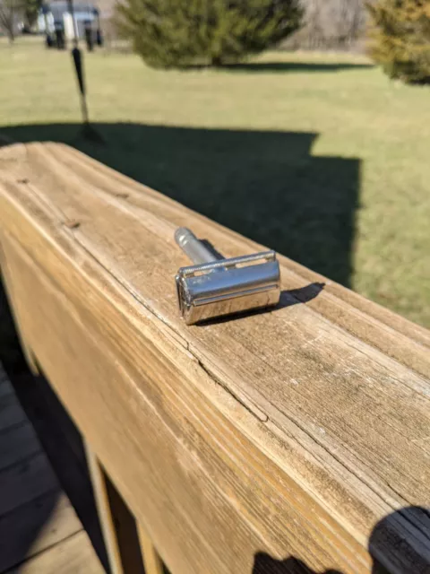 Nice Gillette 1964 Slim Adjustable 1-9  DE Safety Razor (J-2) Silver Tone