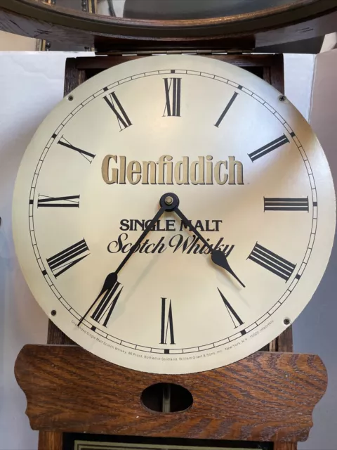 Vintage rare battery operated Glenfiddich Pub/Tavern￼pendulum  clock.Works Great 2