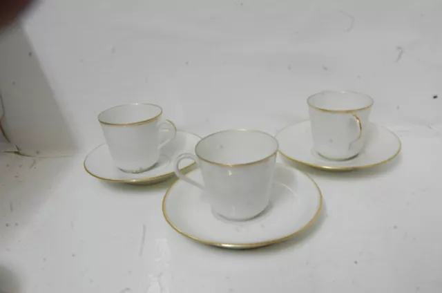 3 tasses et sous tasses en porcelaine a filet doré  occasion