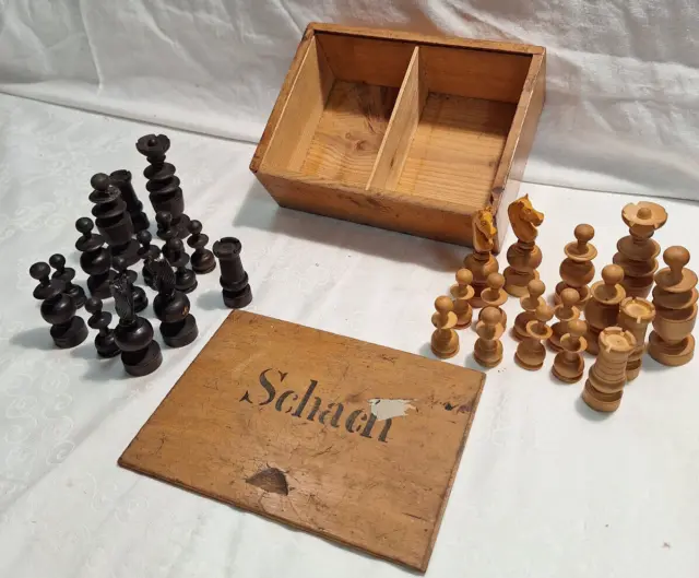 alte Schachspiel um 1920  Schachfiguren  gedrechselt geschnitzt Holz mit Box