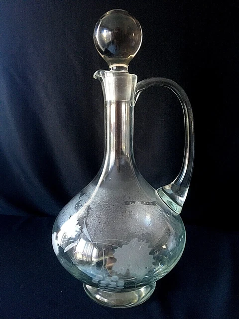 Grande Carafe À Vin En Verre Gravé À Décor De Vignes Et Grappe De Raisins  H.34