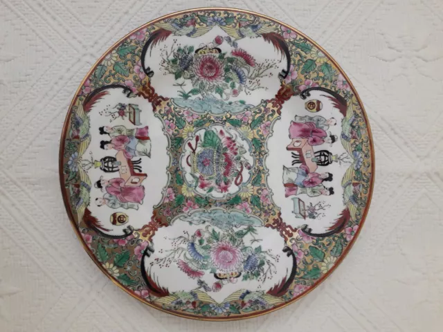 Plat porcelaine de CANTON , beau décor de personnages et fleurs ,XIX ème , 26 cm