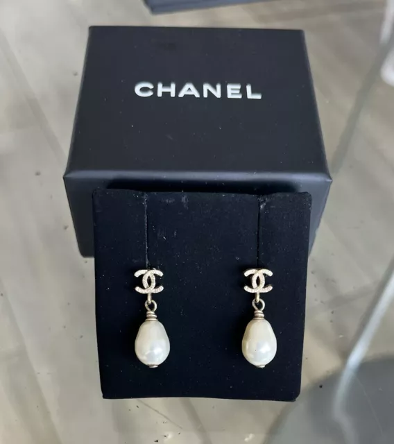 AUTHENTIC CHANEL CC Earrings With Box Aged Gold Pearl £450.00 - PicClick UK
