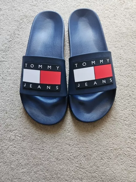 Tommy Hilfiger Flip Flops - Tommy Hilfiger Essential Badge Pool Slides, Sandals
