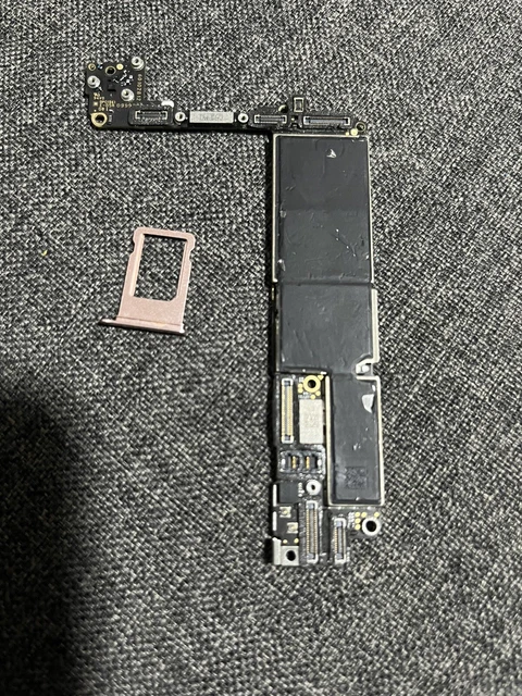 Carte Mère Apple iPhone 7 32 Go - noir- ICLOUD et hs oxydé