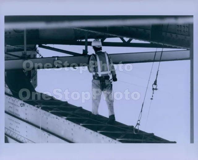 1977 San Francisco Oakland Bay Bridge Painter Walks Atop of Beams Press Photo