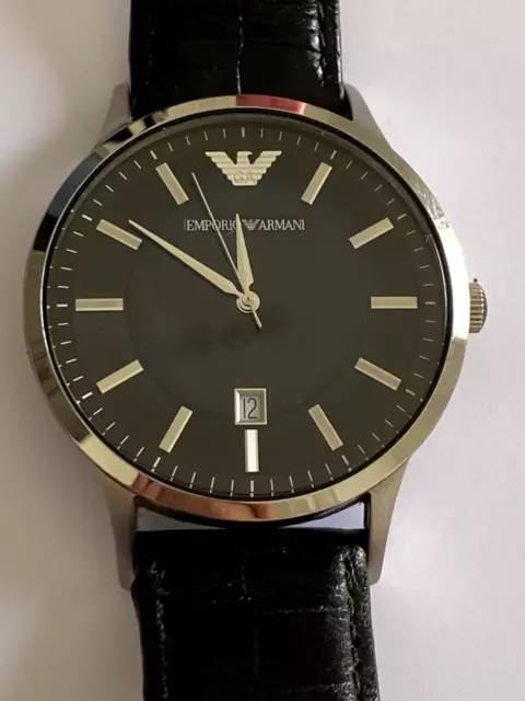 Montre Emporio Armani, très élégante, fine, ronde, 43mm, noire, pile neuve