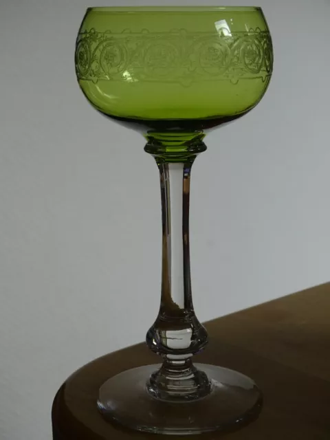 1 ANCIEN VERRE A VIN DU RHIN ROEMER EN CRISTAL VERT DE ST LOUIS ht 16,5 cm