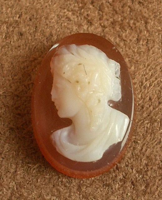 Beau Petit Camee Ancien Sculpté Sur Agate Cornaline De Profil Feminin