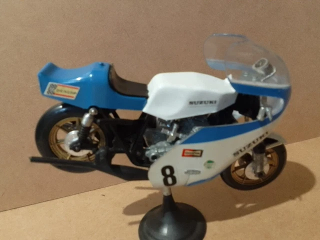 Modèle réduit moto SUZUKI GT 750 (Polistil) - Collection
