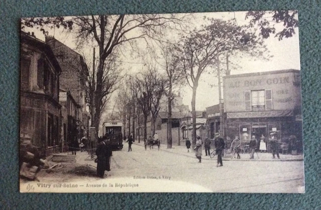 CPA. VITRY sur Seine. 94 - Avenue de la République. Coffee Au Bon Coin. Tramway.