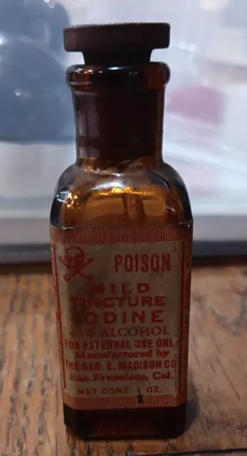 Vintage Red Skull & Crossbones Iodine Tincture Poison 1 Oz Pharmacy Bottle, Used