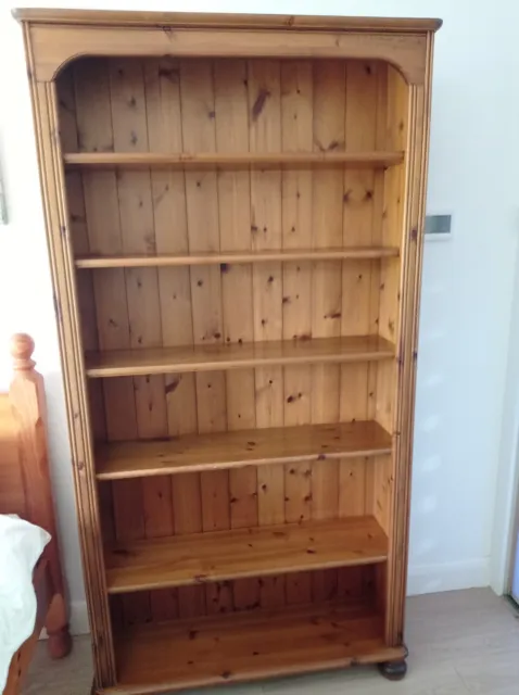 Gorgeous Ducal Pine large bookcase shelving unit in very good  condition