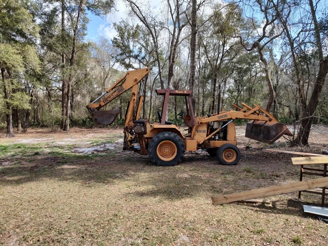 Case 580E super E  Backhoe. No forward or reverse.  Strong engine & hydraulics