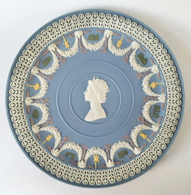 Wedgwood Jasperware Blau Grün Flieder Stock Weiß Queen Elizabeth Trophäe Platte