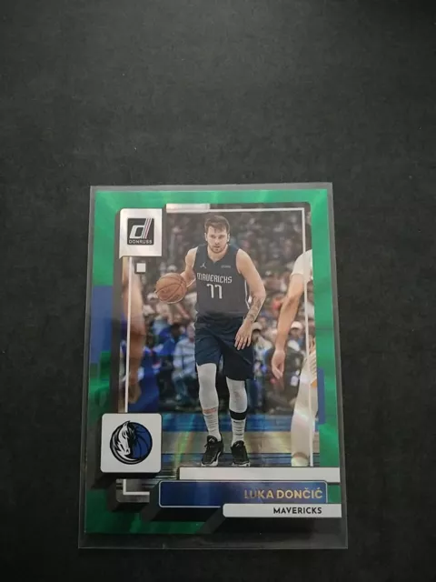 2022-23 Panini Donruss Luka Doncic #143 Green Laser Carte Nba Card.