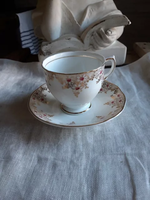tasse et sous tasse ancienne en porcelaine anglaise