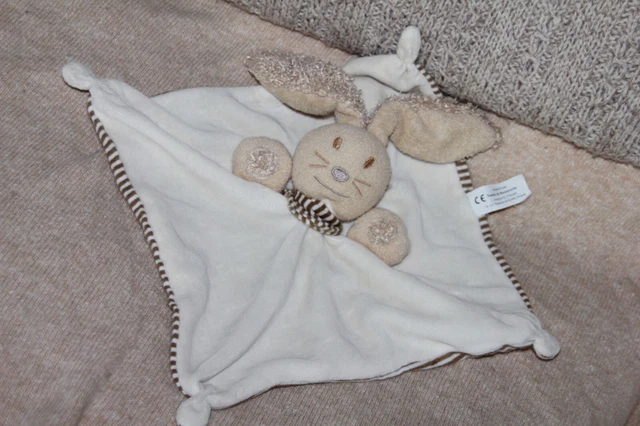 DOUDOU NATURE ET DECOUVERTES LAPIN PLAT  BEIGE RAYE MARRON BANDANA exc etat