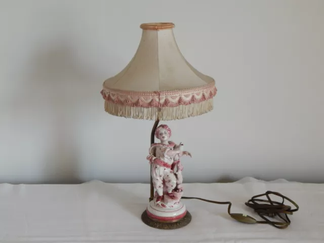 ANCIENNE LAMPE Chevet Porcelaine à Décor de Femme Chien Oiseau Abat-Jour Tissu