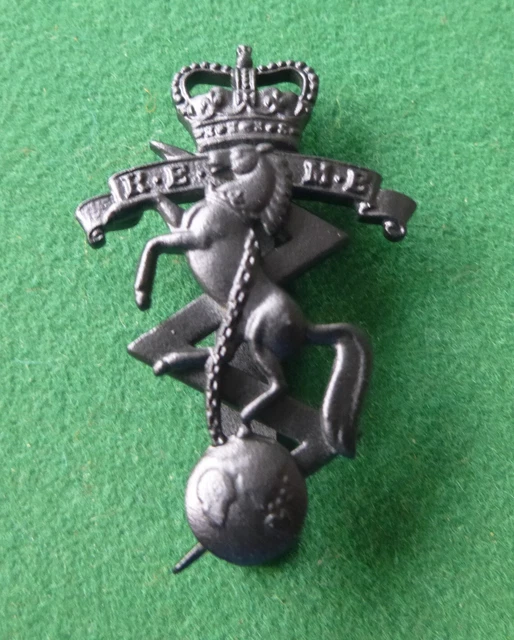 british-army-blackened-cap-badge-royal-electrical-mechanical