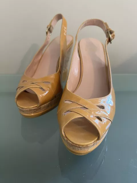 Stuart Weitzman Woven Peep Toe CORK Platform Wedge Heels Sz 9.5 Mustard Yellow