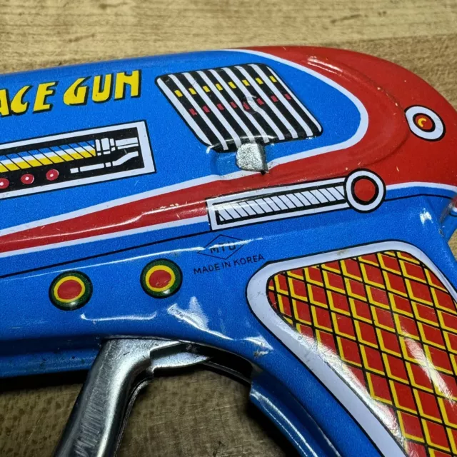 Vintage Tin Litho Metal SPACE GUN Toy Makes Noise 1950’sMade In Korea MTU Shudo 3