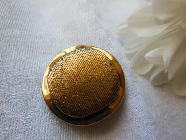 Bouton ancien en verre doré strié gros diamètre 2,6 cm  G11P