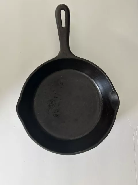 Vintage 8" Unmarked Wagner No. 5 Cast Iron Skillet with Pour Spouts Letter "I"