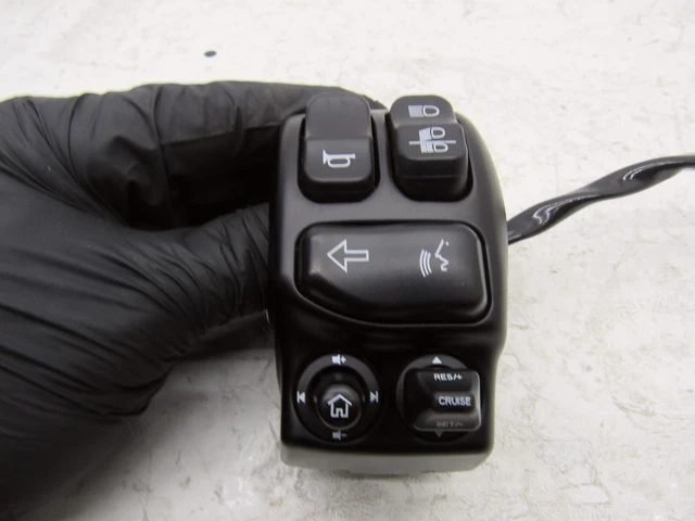 2020 Harley Davidson Street Glide Touring Left Switches Light Switch 71500128B