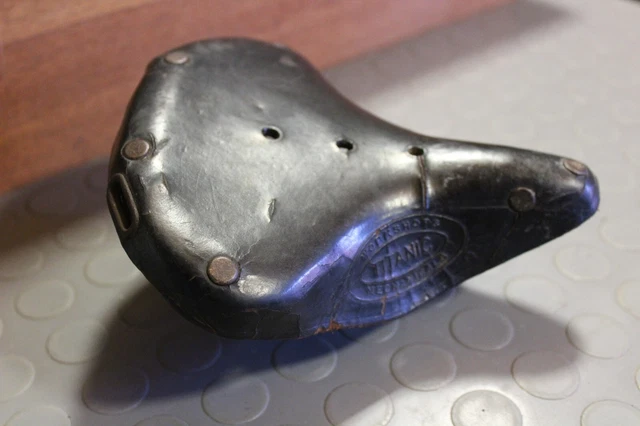 Selle de course en plastique ancien vélo Fiorelli années 70 conservé