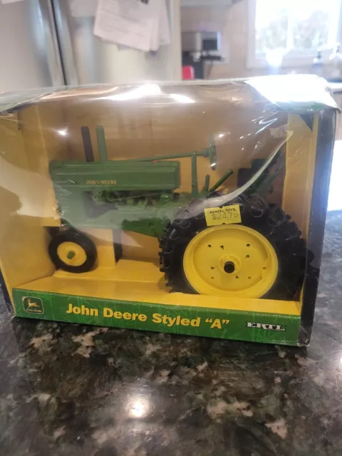 Ertl John Deere MODEL A Tractor New In Box 1/16 Scale Diecast 15071 Styled A