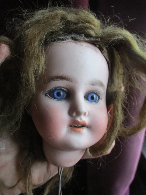 Poupée ancienne avec Fauteuil tête en biscuit de porcelaine Germany