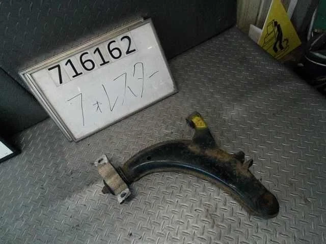 SUBARU Forester 1999 braccio di controllo inferiore anteriore destro 20200AA200 [PA01955458]