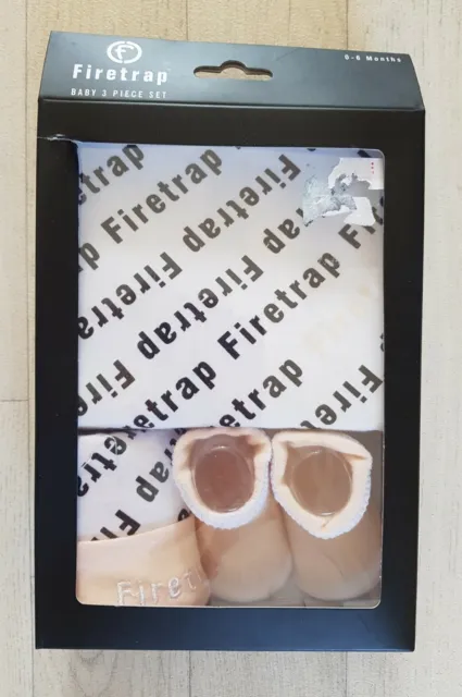 FIRETRAP - 3 PIECE BABY GIRL SET newborn 0 - 3 - 6 months BODYSUIT - HAT - SOCKS