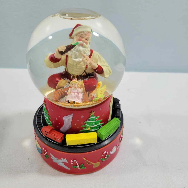 Globo de nieve musical Coca Cola Santa 2001 7" de alto 6123-1clo3